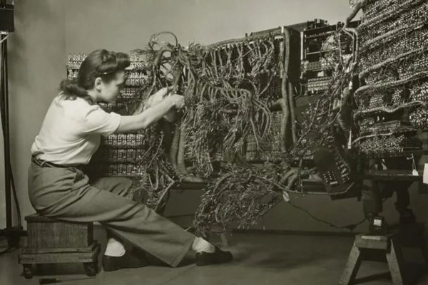 从铜丝迷宫到指尖宇宙：揭秘PCBA加工的起源故事