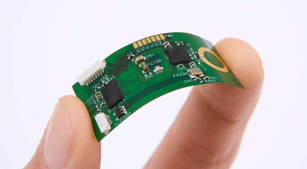 PCB“双雄”争霸：谁将主导未来智能硬件？