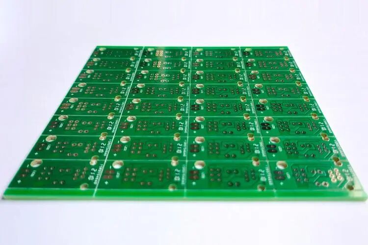 PCB“双雄”争霸：谁将主导未来智能硬件？(图2)